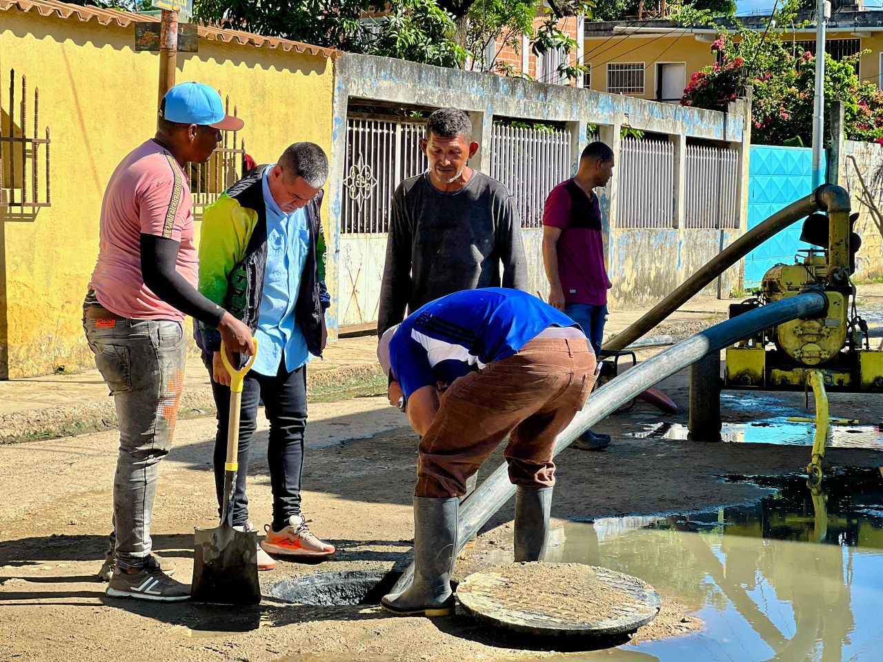 ARRANCA LA COLOCACIÓN DE MÁS DE 220 METROS DE COLECTORES DE AGUAS SERVIDAS EN LA COMUNA I TOTO MANTO