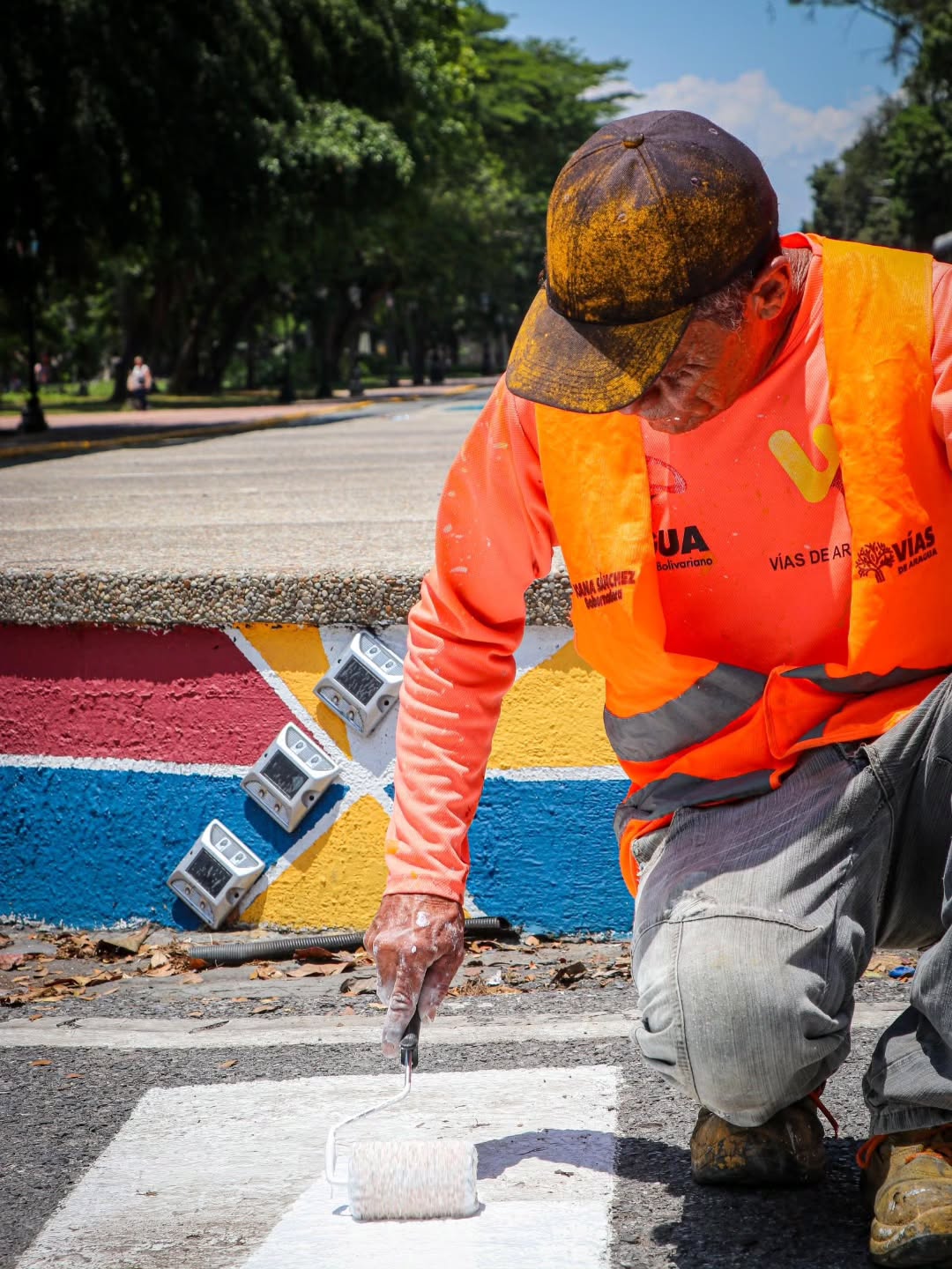 Vías de Aragua realizó demarcación y colocación de tachas reflectivas en la avenida Bolívar de Maracay