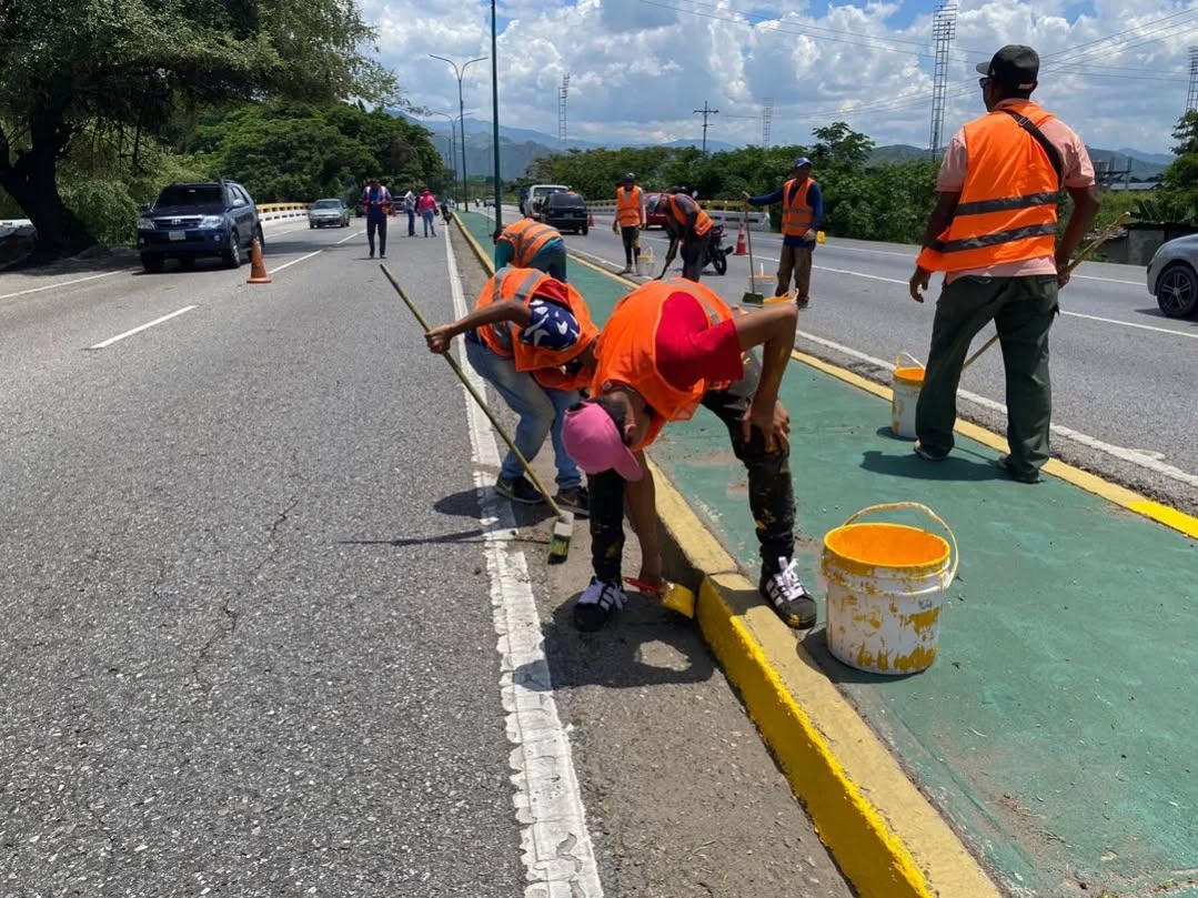 Jornada de embellecimiento transforma la avenida Maracay
